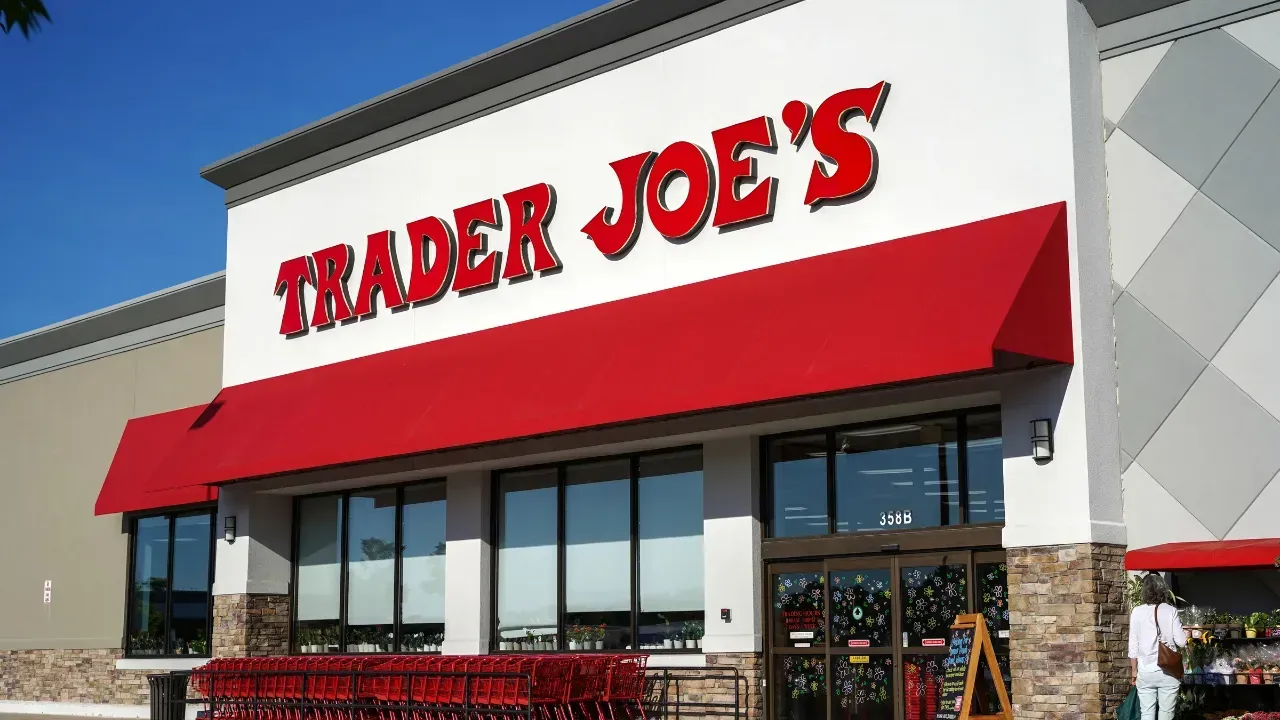 The_front_of_a_Trader_Joe_s