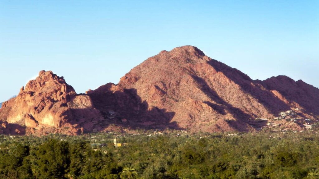 bees-attack-camelback-mountain-hikers